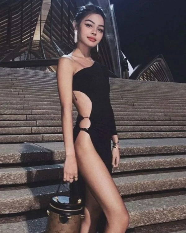 Asymmetrisches Cut-Out Kleid Corry 3 Asymmetrisches Cut-Out Kleid Corry – Bild 3