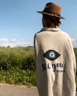 Beiges Kimono Baumwolle Kleid Karma 9 Beiges Kimono Baumwolle Kleid Karma -Strandbikini Geschaft Baumwolle Kimono Cardigan Kleid Lang Bodenlang Gauze Cotton Weich Weit Oversize Schnitt JustStyle Schweiz Aufrschrift See You Karma beige Cindy 5